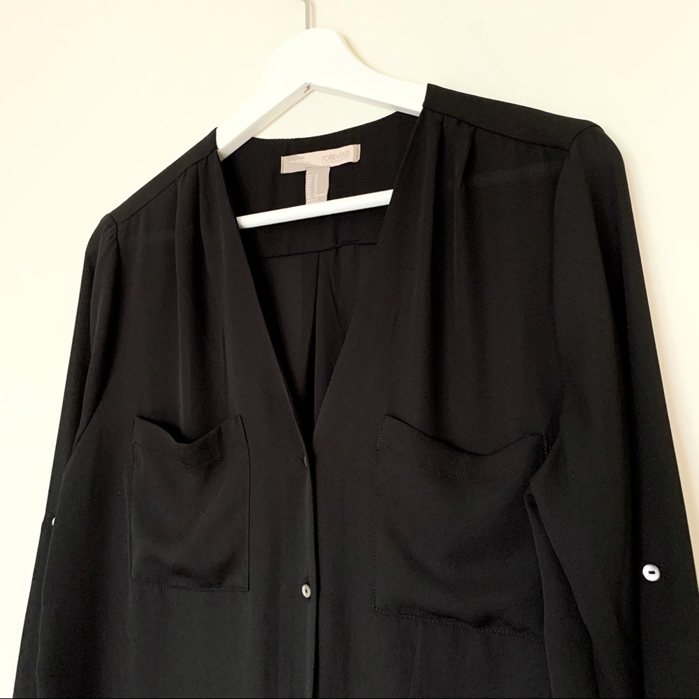 🌻Black V-Neck Pocket Blouse